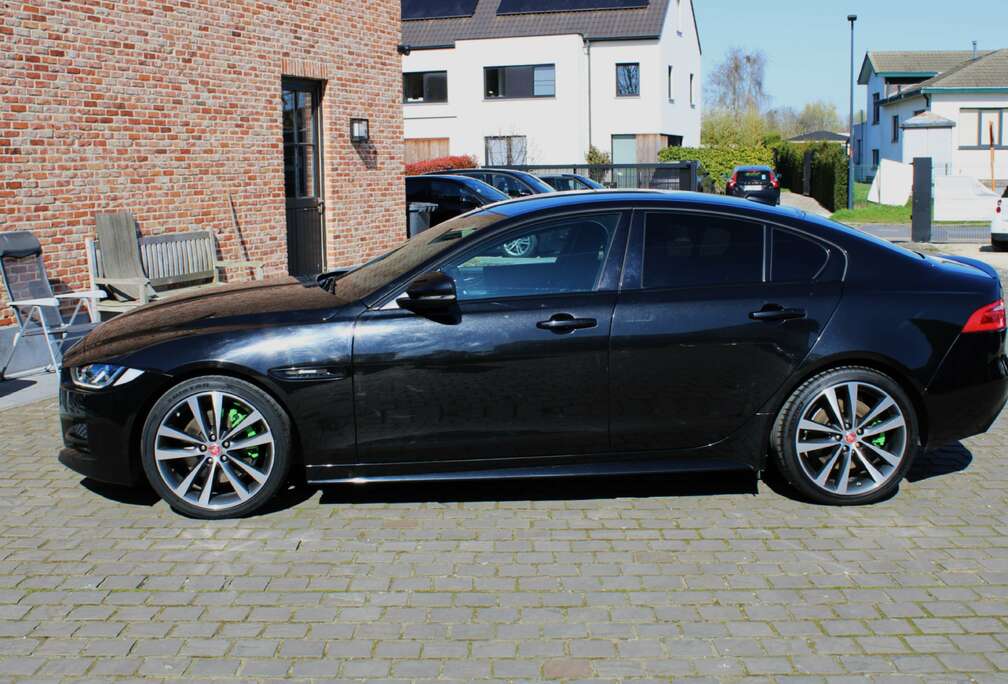 Jaguar XE 2.0 T R-Sport Automaat  R-Sport + Black Pack