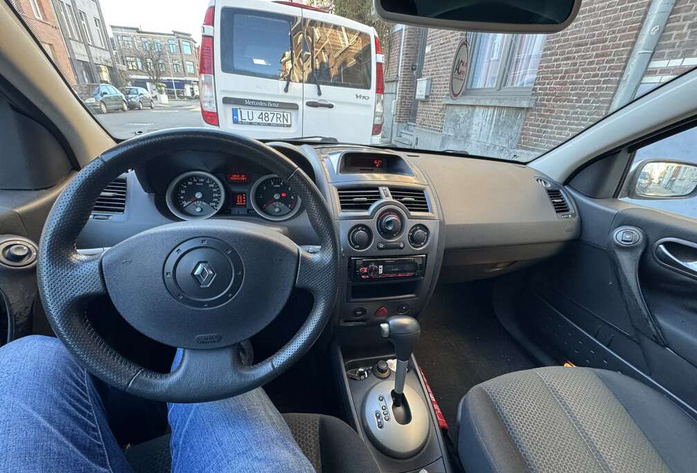 Renault 1.6 Aut. Emotion