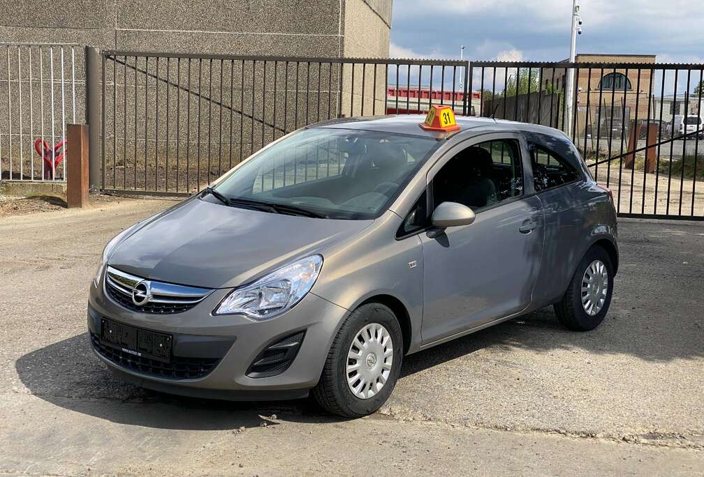 Opel Corsa 1.2i Enjoy     15.OOOKM