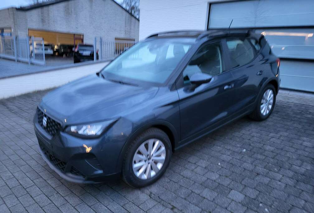 SEAT 1.0 TSI 10 km zwart dak auto airco limiet app conn