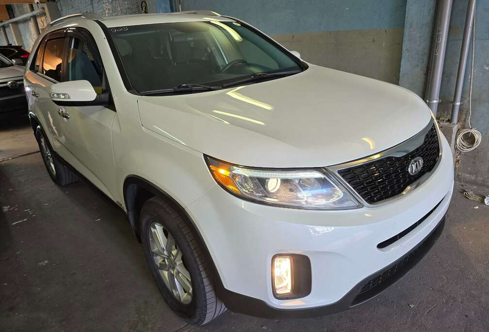 Kia 2.0i 4WD Sense . exclusivement hors Europe.