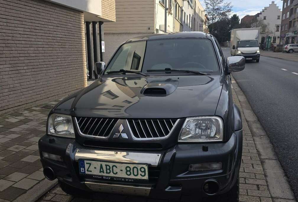 Mitsubishi Pick Up 4x4 Intense Club Cab