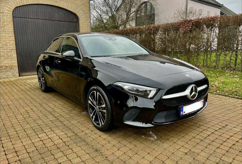 Mercedes-Benz e 8G-DCT ProgressiveBerlineMBUXLEDAttelage