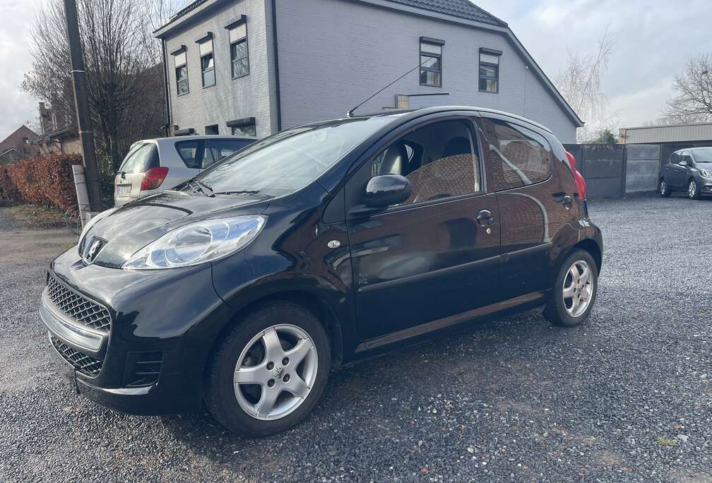 Peugeot 1.0iBenzine, Black&Silver,5 deurs,1e eigenaar+boek