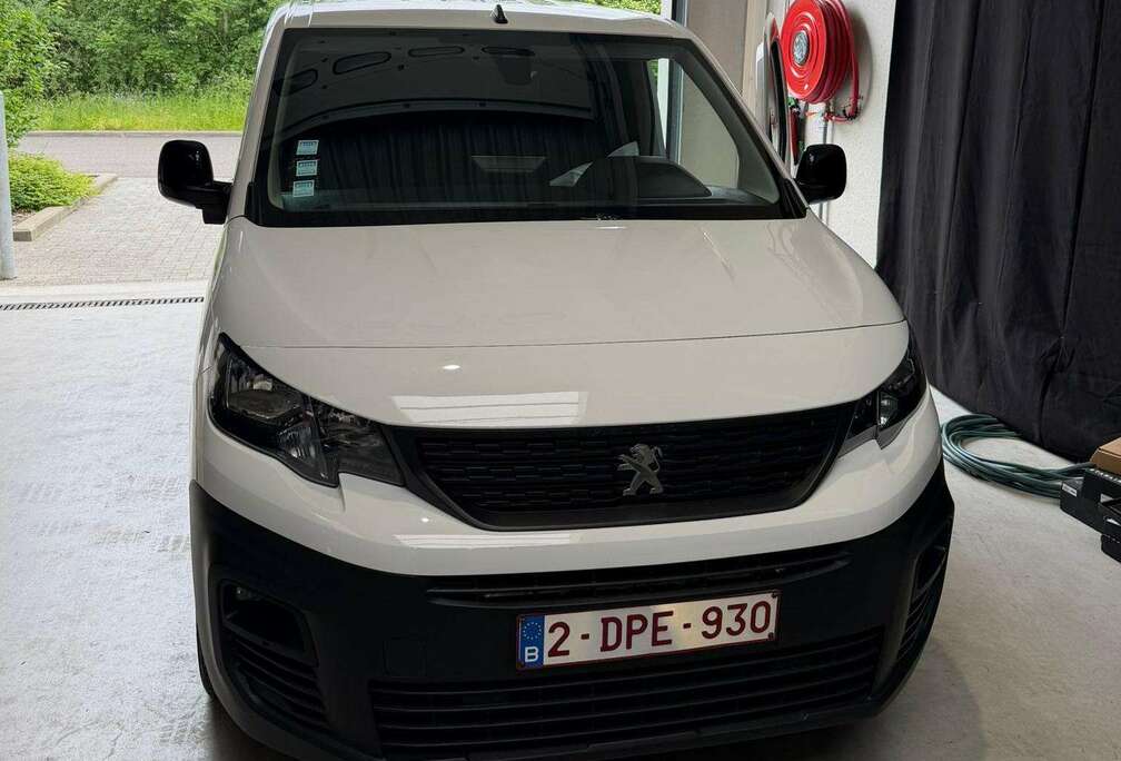 Peugeot 1.5 BlueHDi L1 STD Light Pro (EU6.3)