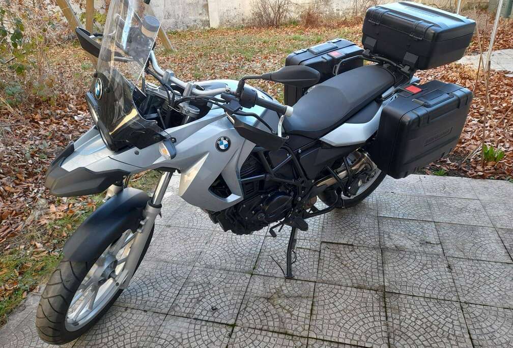 BMW bicylindre en ligne de 798 cm³
