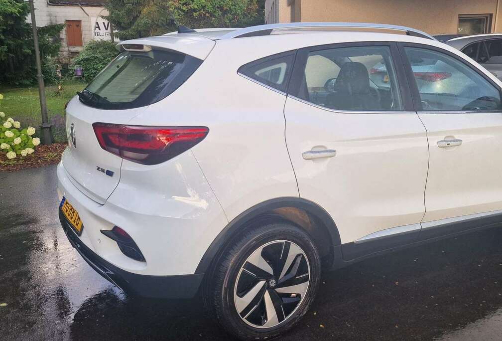 MG e-ZS 51 kWh Luxury Standard Range