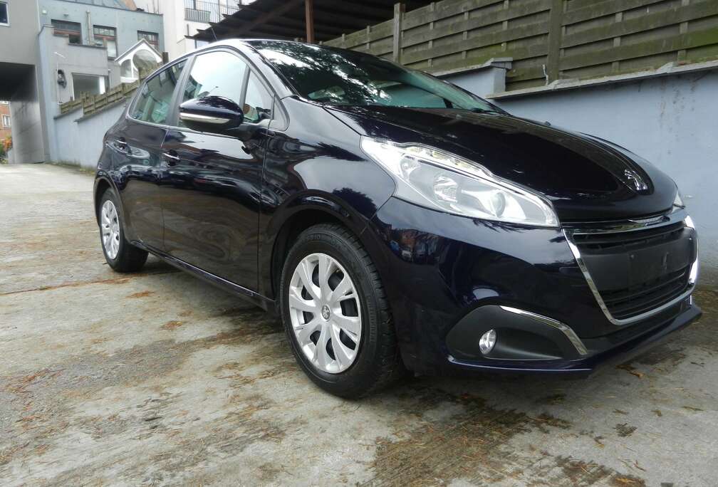 Peugeot 1.2i PureTech Style (navigation  pdc clim ect)