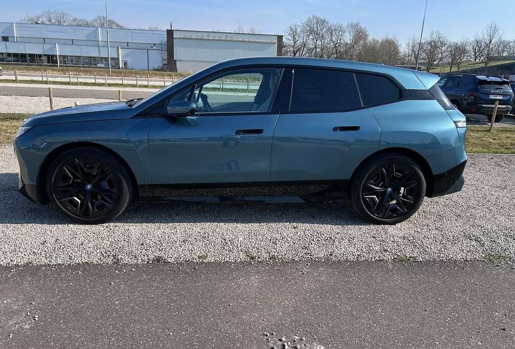 BMW iX M40 - 22\