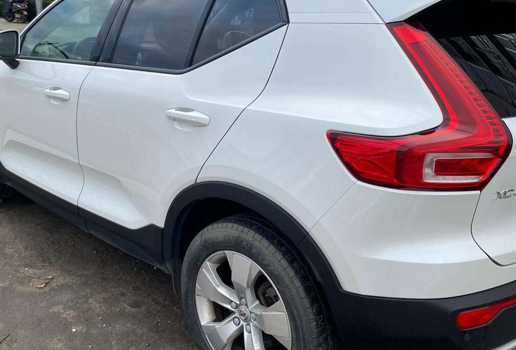Volvo XC40 2.0 B3 MHEV Core DCT