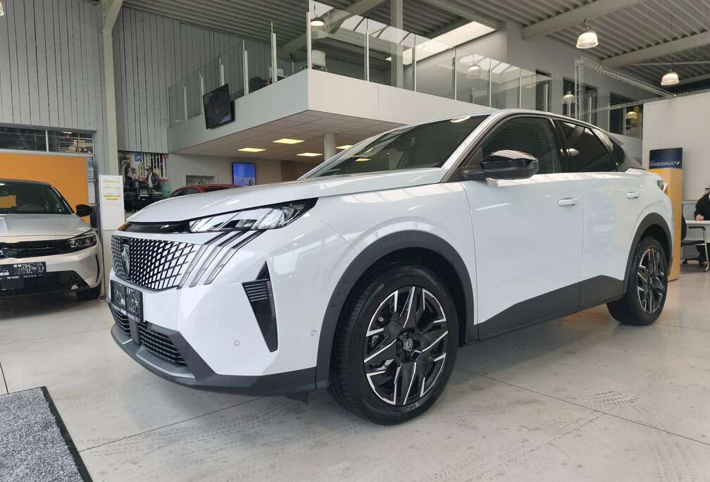Peugeot LAGE KM STAND 1.2 HYBRID 145PK PANO DAK 360CAM