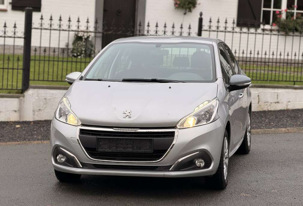 Peugeot 1.2i Allure  vendre : Peugeot 208  Année 201