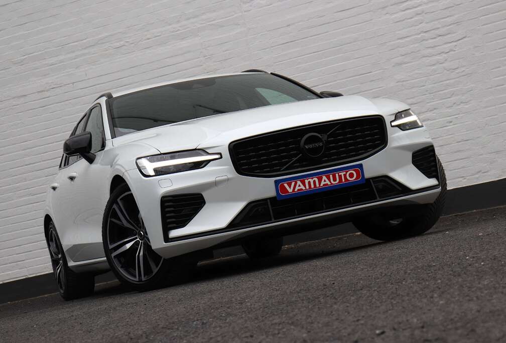 Volvo T6 Recharge AWD PHEV R-Design - Black/H&K/Cam/19\