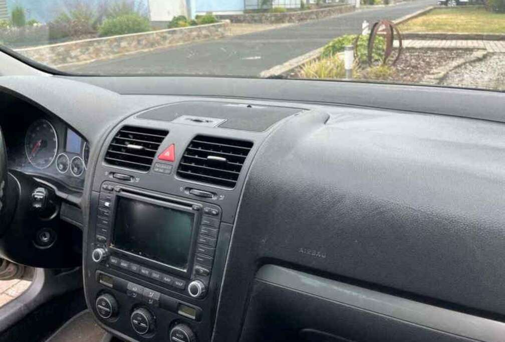 Volkswagen V / 5 schwarz 2,0 L 150 PS kleiner GTI