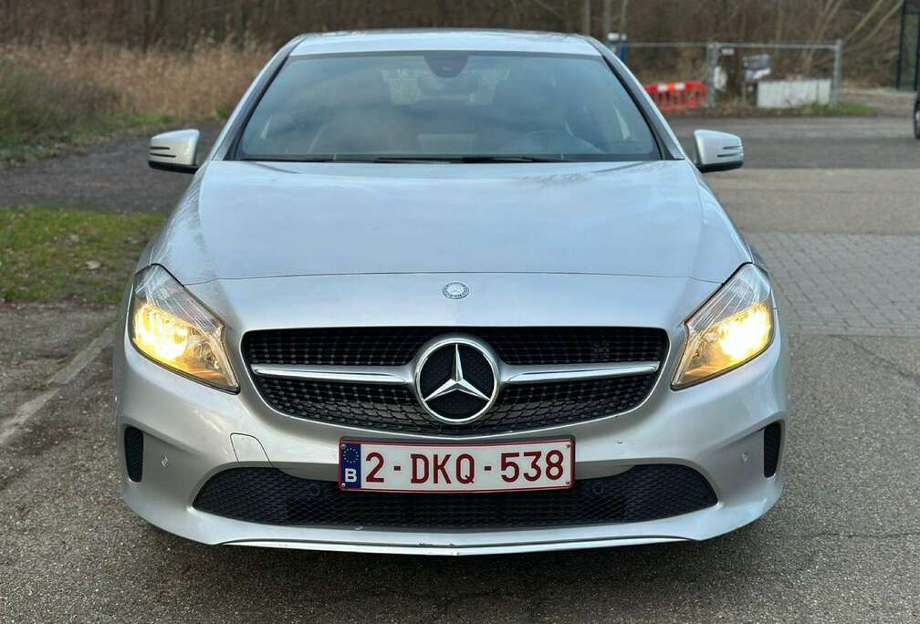 Mercedes-Benz benzine facelift 122 pk Leder Navi Zetelv