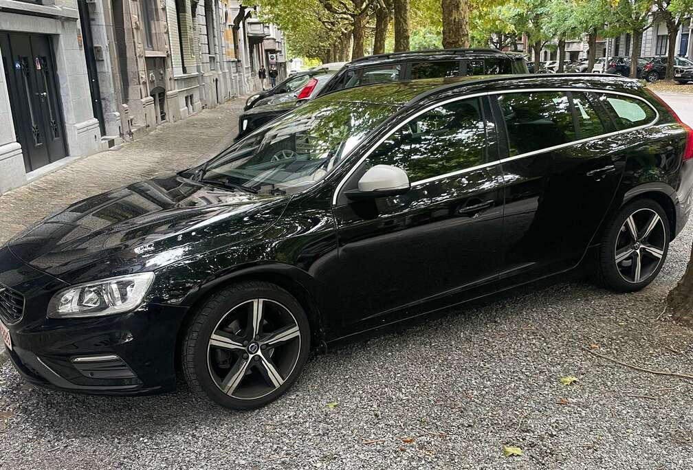 Volvo V60 2.0 D2 Momentum R-Design