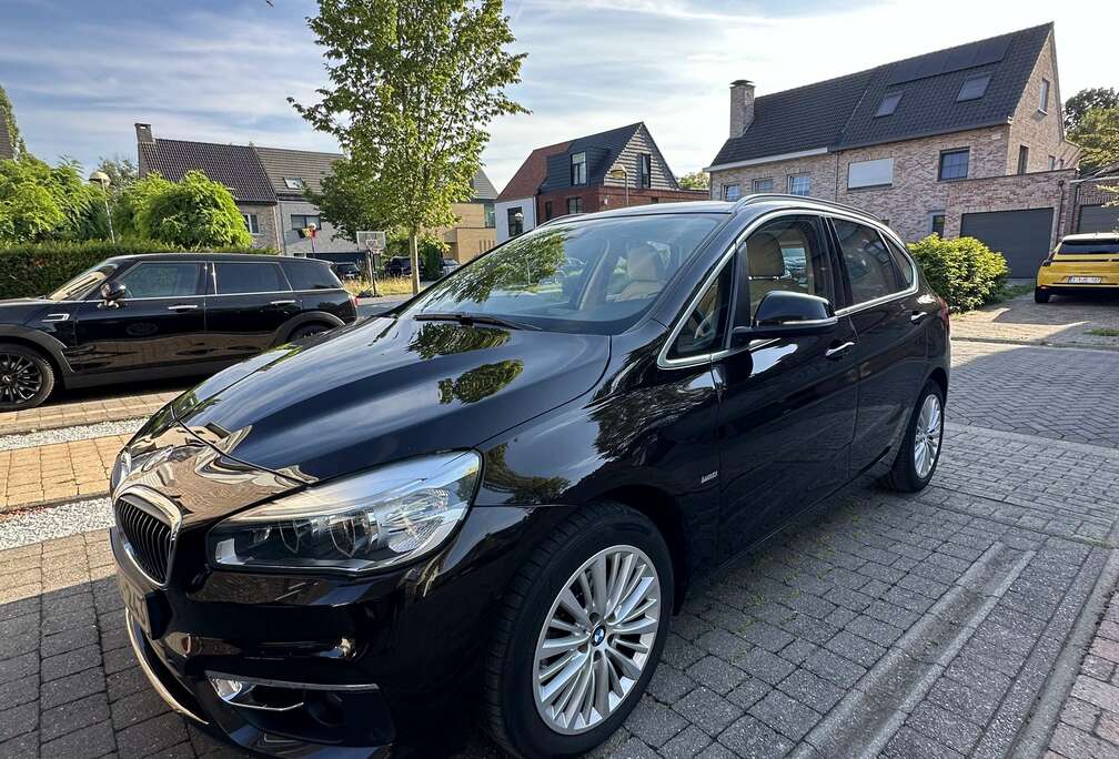 BMW 218iA Luxury Line - Camera/Pano/Trekhaak/pdc/Xenon