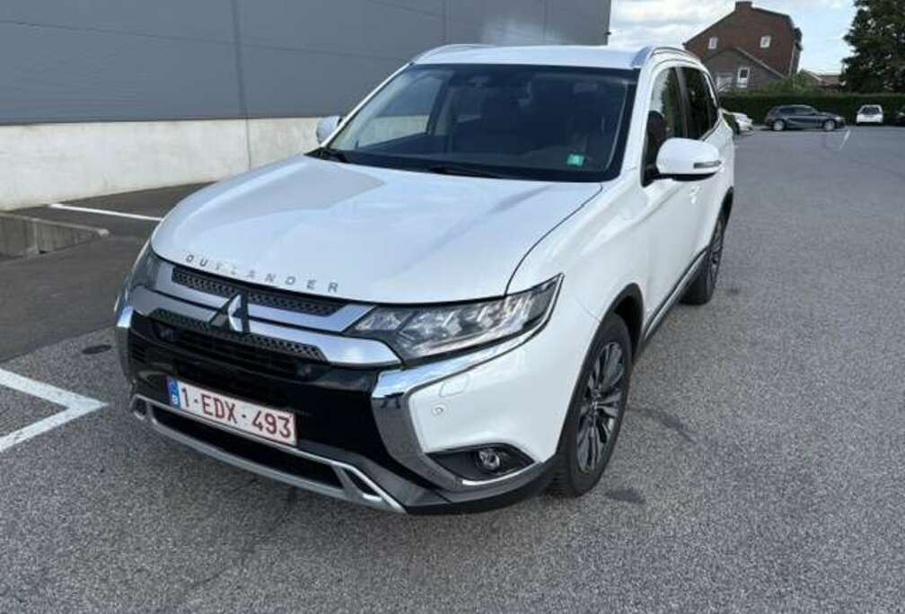 Mitsubishi Outlander 2.0i 2WD Diamond Edition 7S CVT