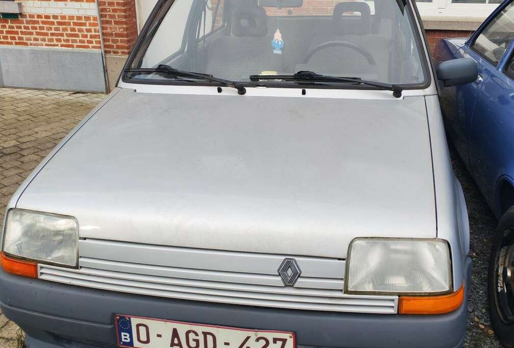 Renault ancêtre roule très bien prix a discuter 0484265878