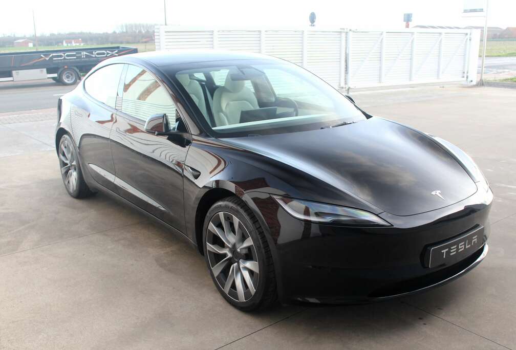 Tesla SOLD BLACK 60KW RWD / 19\