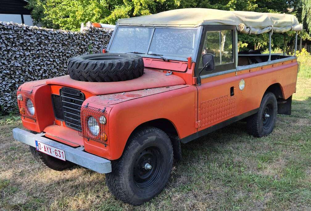 Land Rover 3