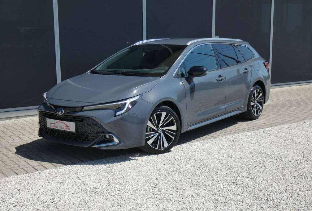 Toyota 1.8 Hybrid 140pk STYLE+TECH PACK+WINTER PACK +Dodehoek +Elektrische koffer +Stuurwielverwarming +Zetelverwarming