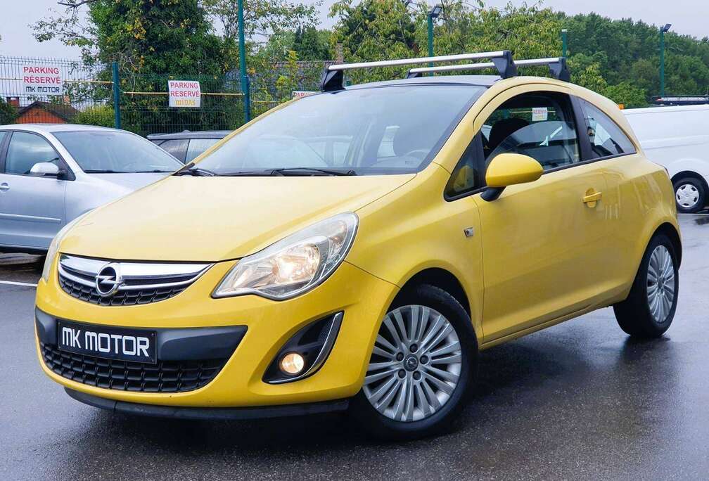 Opel 1.7 DIESEL - 1ER MAIN - TOIT OUVRANT - GPS