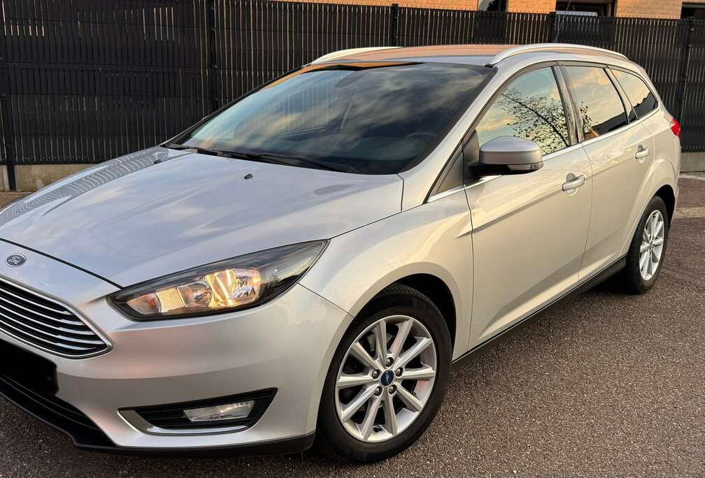 Ford 1.6 TDCi Titanium  Gekeurd  2015  Topstaat