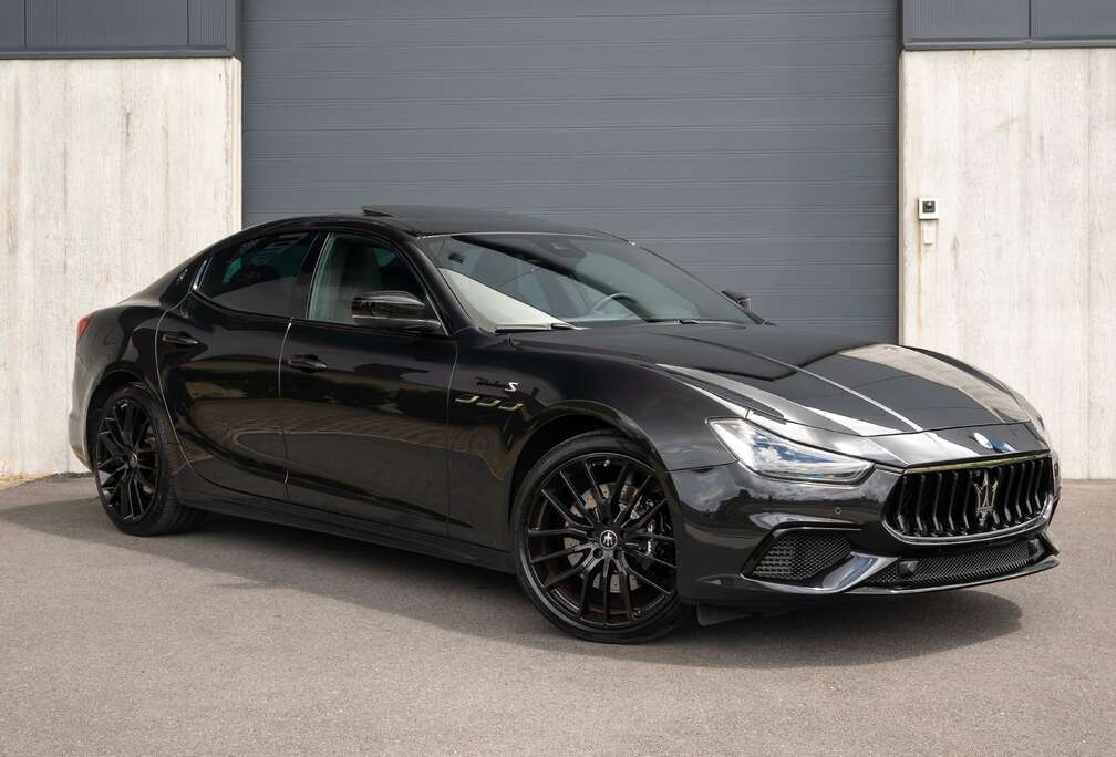 Maserati Ghibli 3.0 V6 BiTurbo S Q4 Modena / Sport differential / Pano roof / H&K
