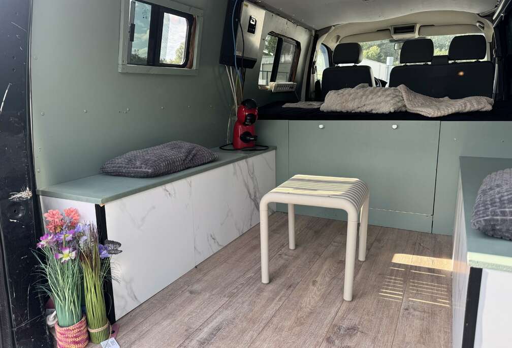 Volkswagen Omgebouwd tot Camper met Zonnepaneel
