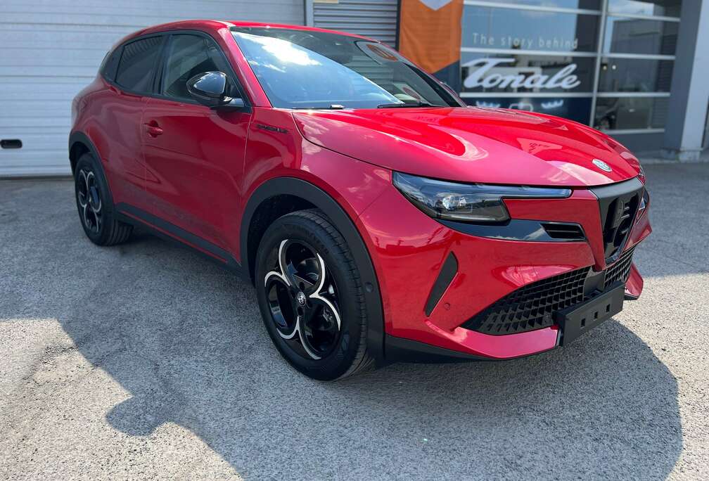 Alfa Romeo Junior 1.2 VGT Ibrida Speciale