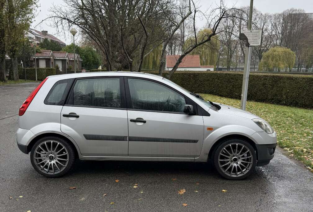 Ford 1.3i Ambiente
