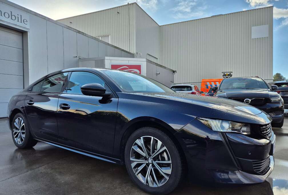 Peugeot 1.6 // PHEV HYBRID 225 // e-EAT8 // 2022