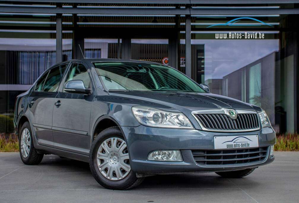 Skoda 1.6 TDi Ambiente / AIRCO / PARKEERSENSOREN / ISOFIX / LICHT- EN REGENSENSOR / XENON