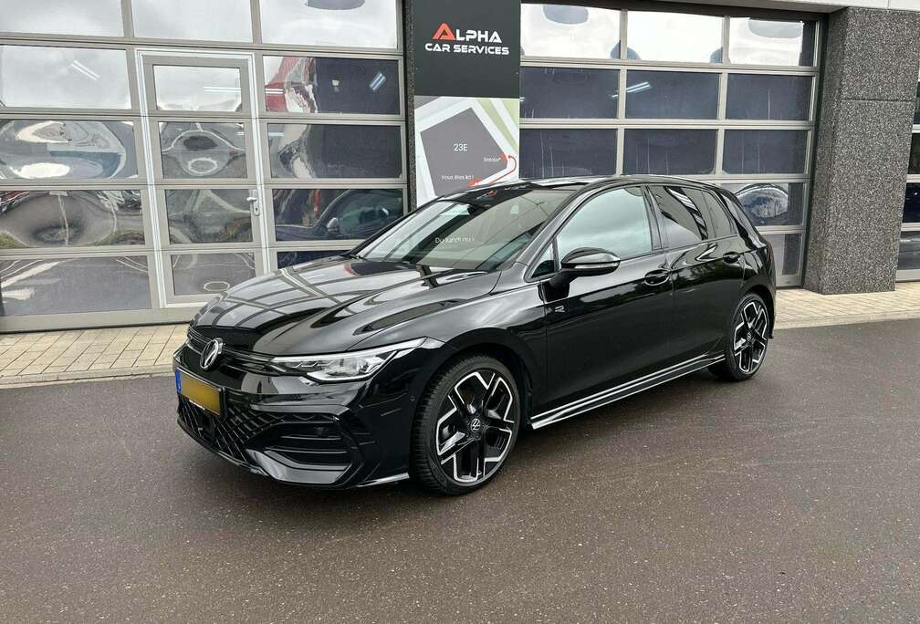 Volkswagen Golf 1.5 eTSI OPF DSG R-Line