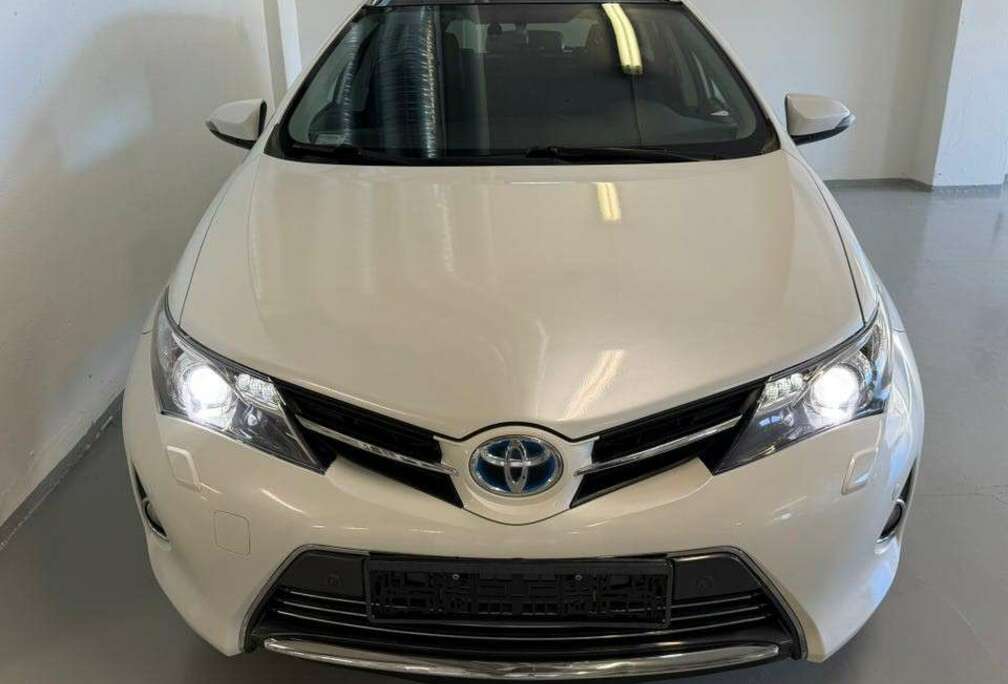 Toyota Hybride 136h Business 15\