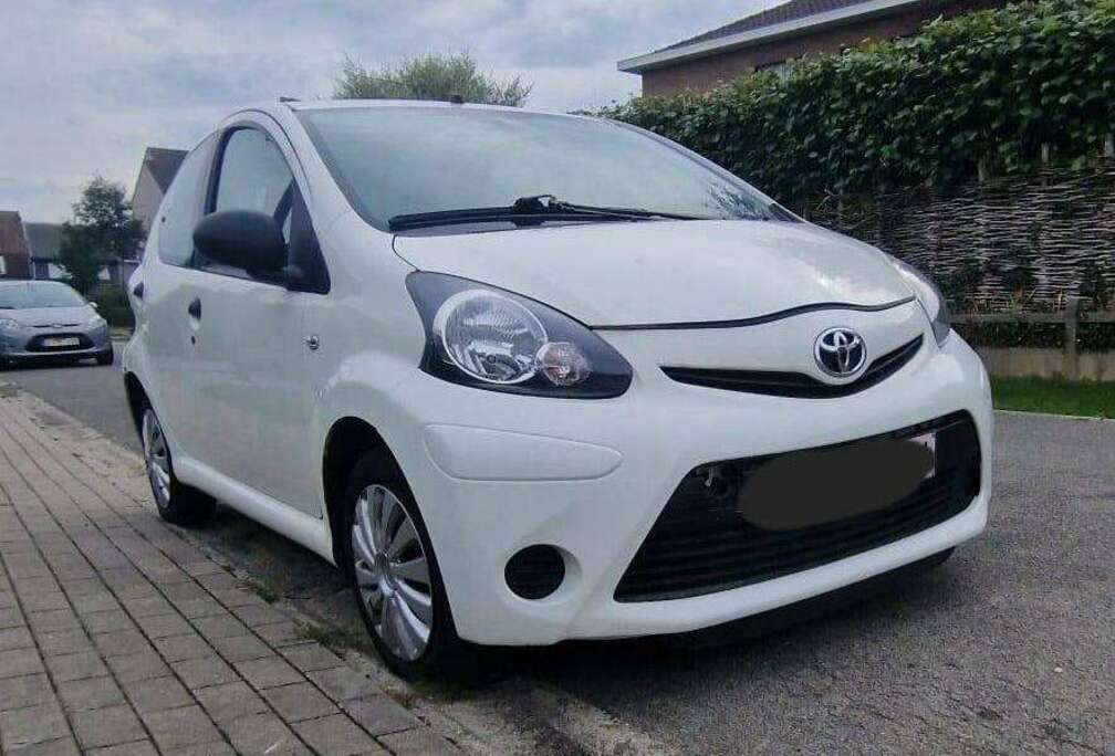 Toyota Aygo 1.0i Active -- 5d  !!!!!37 000 km!!!