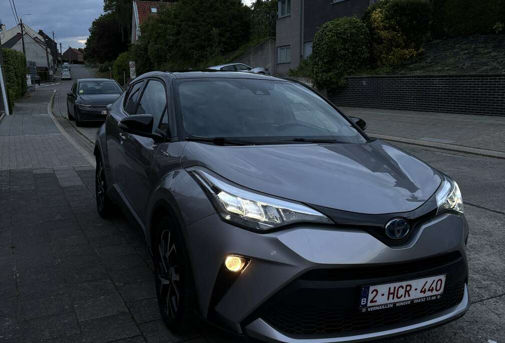 Toyota Hybrid 1.8i VVT-i C-Lub Mono-Tone E-CVT
