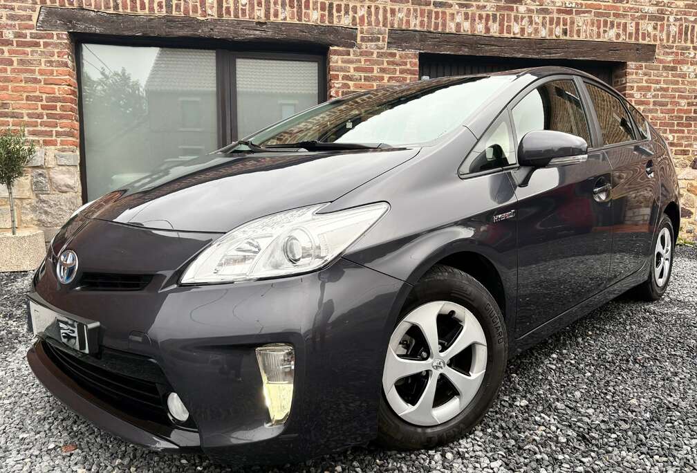 Toyota !!! 25000km !!! 1er main * CARNET COMPLET *Hybrid 1.8i VVT-i Hybrid Lounge