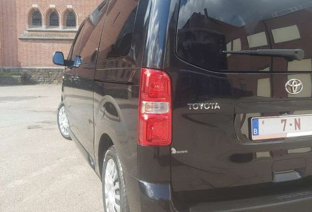 Toyota 2,0-l-D-4D L1 (8-Si.) Autm. Verso Team Deutschland