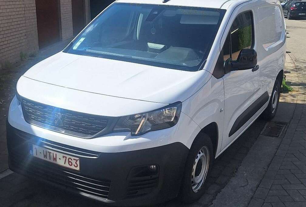 Peugeot 1.5 BlueHDi L1 STD Light Pro (EU6.2)
