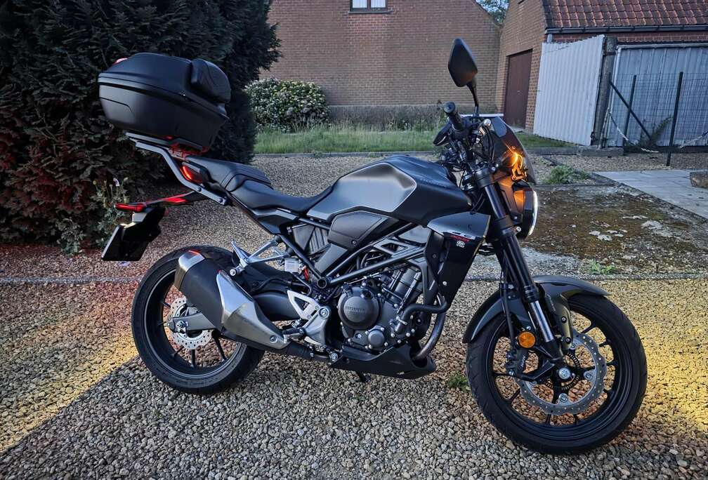 Honda honda cb 300r black