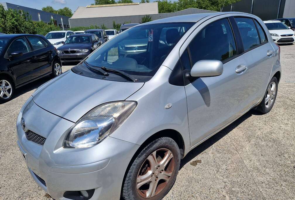 Toyota Yaris 1.0i VVT-i London