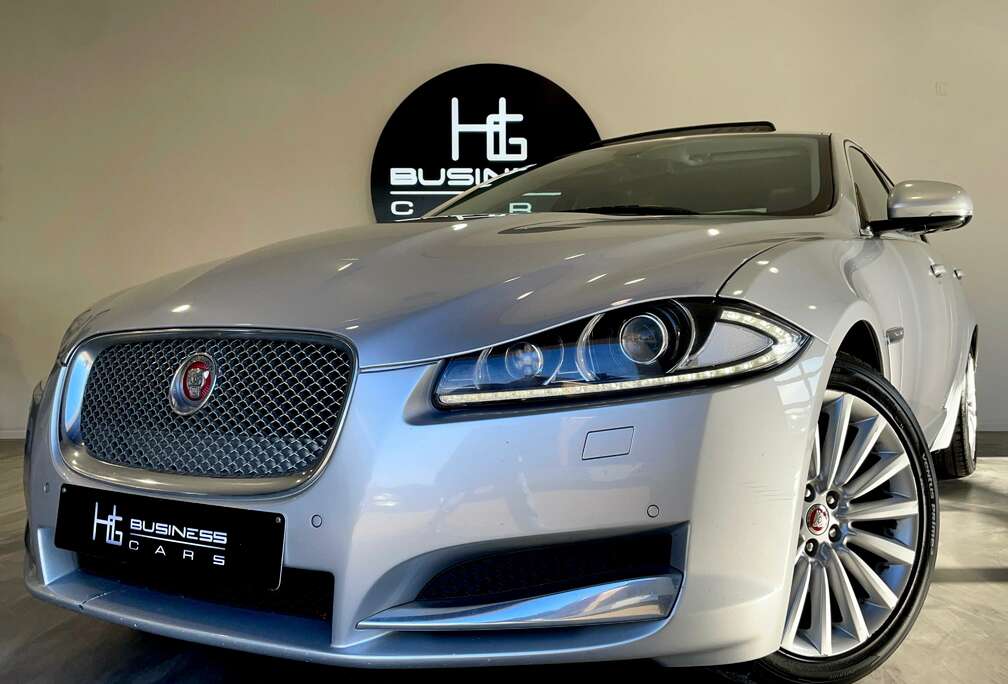 Jaguar 2.2 D/ TOIT OUVRANT/ XÉNON/ CUIR/ GPS/ CLIM