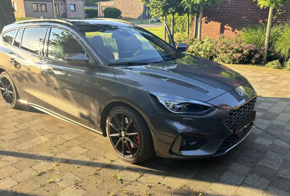 Ford Focus Turnier 2.3 EcoBoost ST