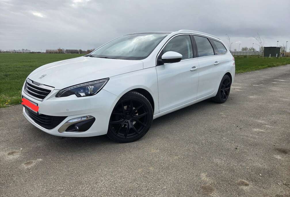 Peugeot SW 1.2 PureTech Allure STT