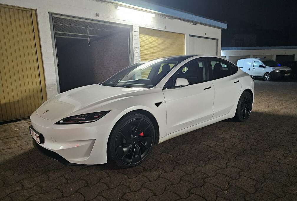 Tesla Model PERFORMANCE Dual Motor
