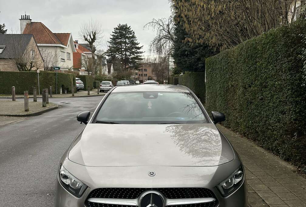 Mercedes-Benz A 180 AMG LINE