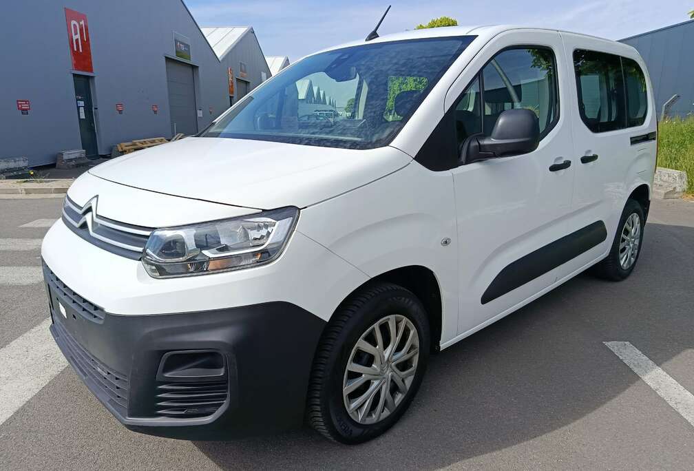 Citroen Berlingo 1.2 essence 5places airco navigation