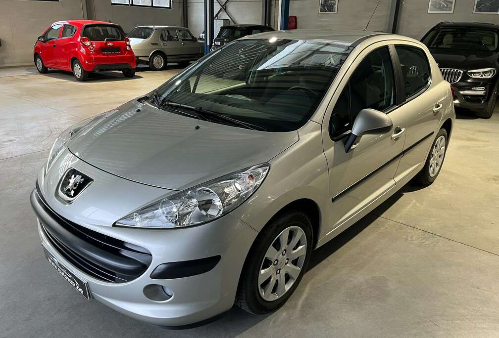 Peugeot 1.4i Trendy Premier propriétaire